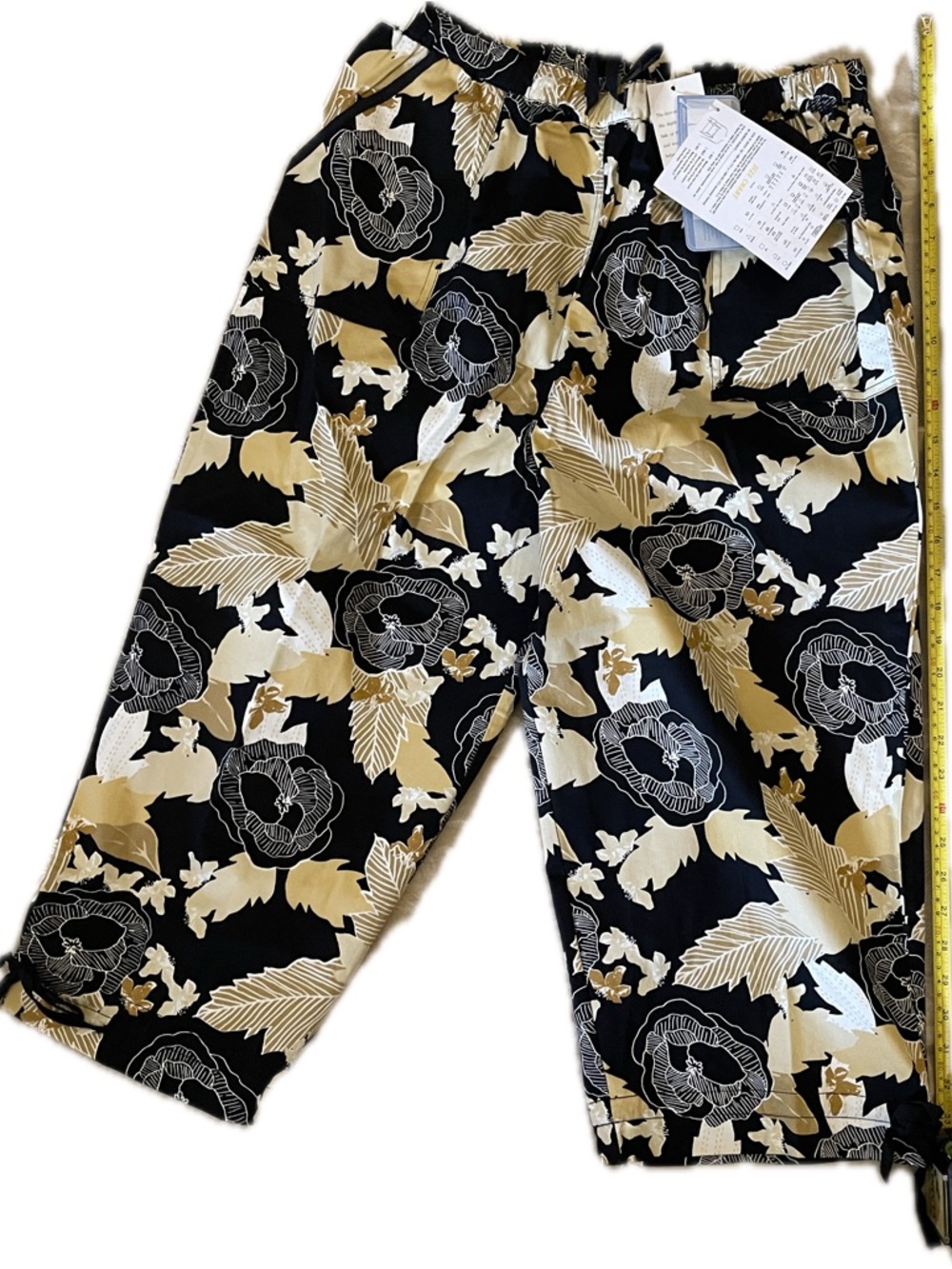Denim&Co Black and Beige Floral Cropped Wide-Leg Pants